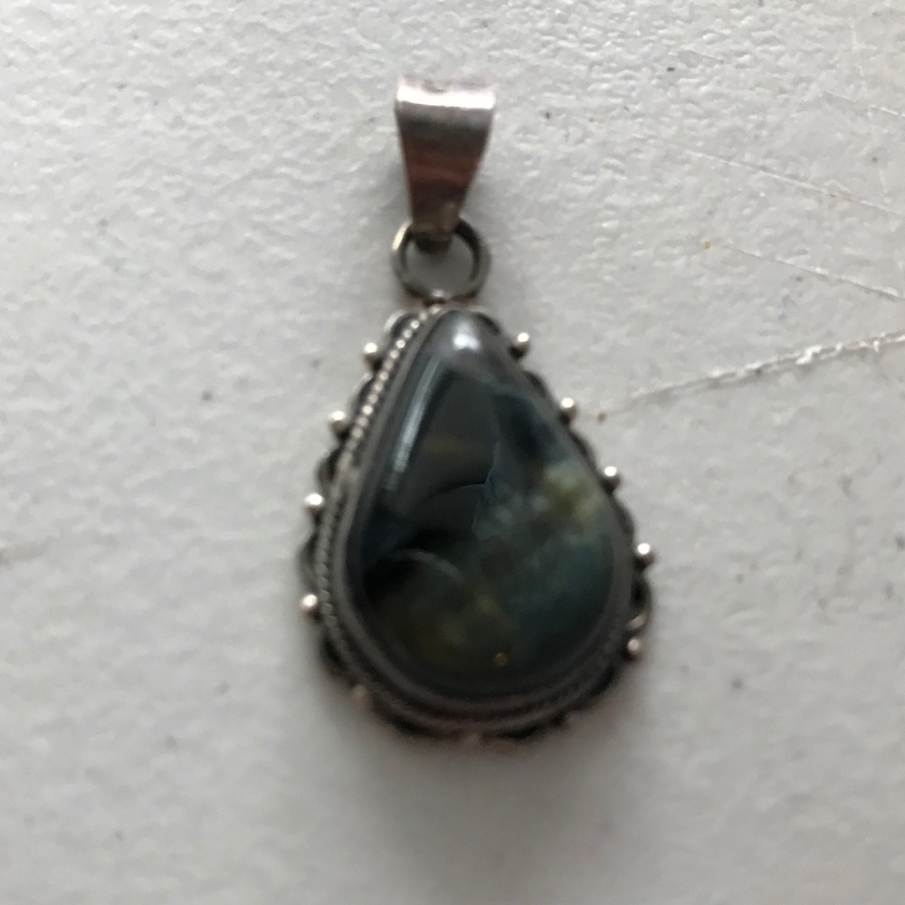 .925 Silver Labradorite Stone Pendant - Picture 6 of 8